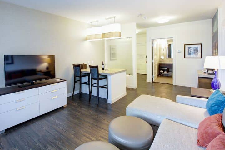 Room 6 of 85