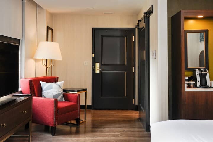 Room 4 of 35
