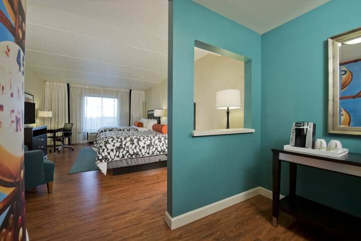 Room 5 of 28