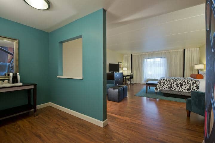 Room 6 of 28